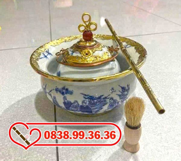 Điếu Bát Sứ Men Lam Bọc Đồng Họa Tiết Ông Đồ Xe điếu đồng vàng DB08